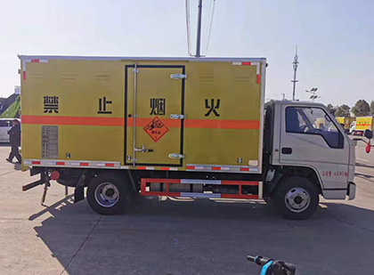 南口街道爆破器材运输车